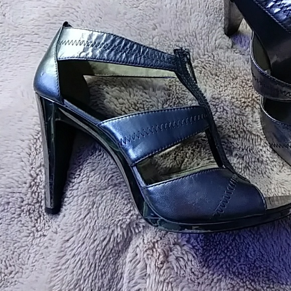 Micheal Kors pewter heels - Picture 3 of 3